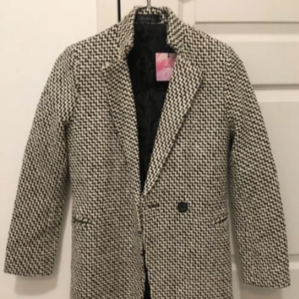 WOOL COAT. New with a tag. Size M , but fits to size S.